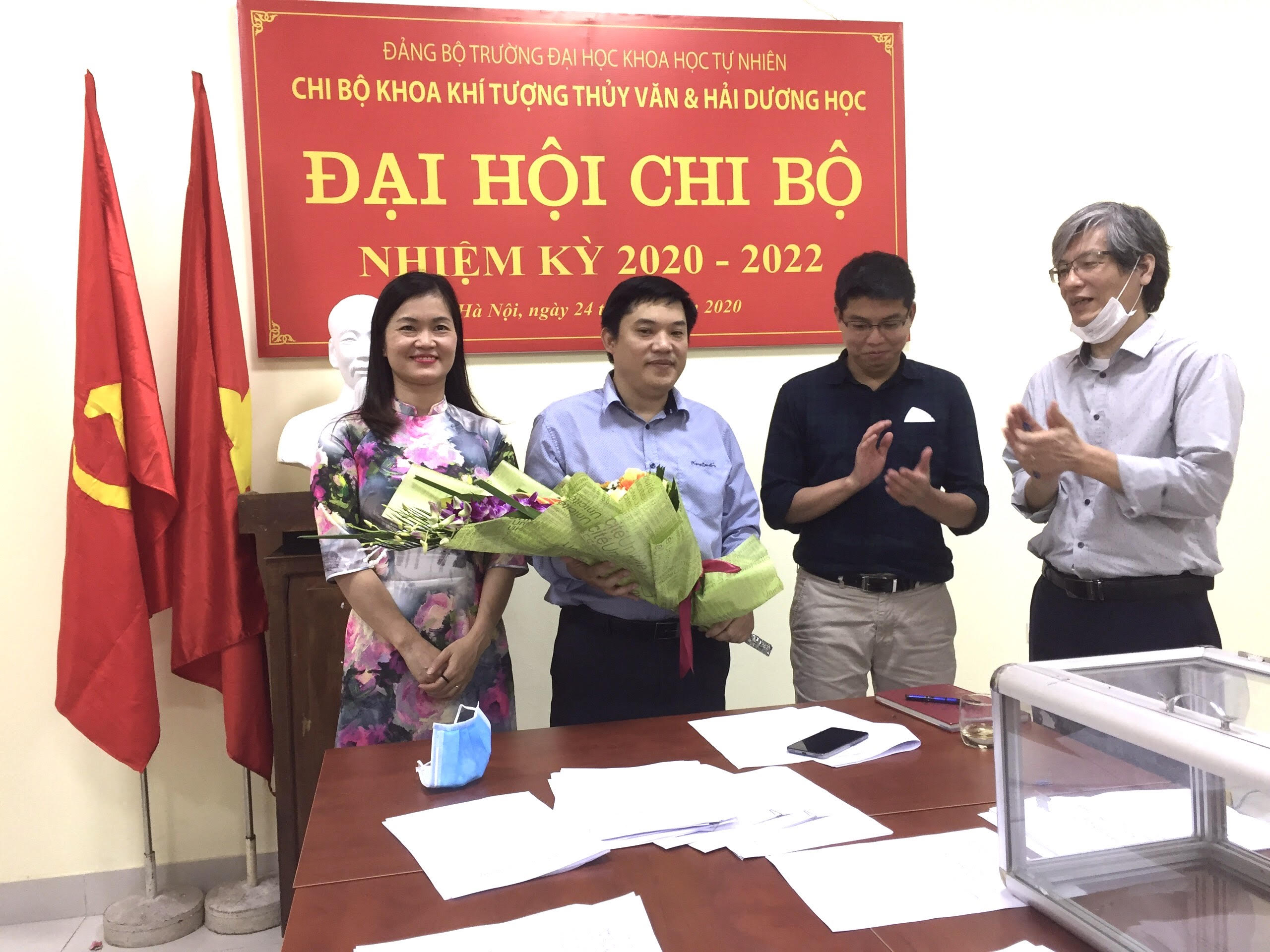 Đảng bộ Trường Đại học Khoa học Tự nhiên hoàn thành việc chuẩn y cấp ủy các chi bộ nhiệm kỳ 2020 - 2022, tiến tới Đại hội đại biểu Đảng bộ lần thứ XXVII, nhiệm kỳ 2020 - 2025