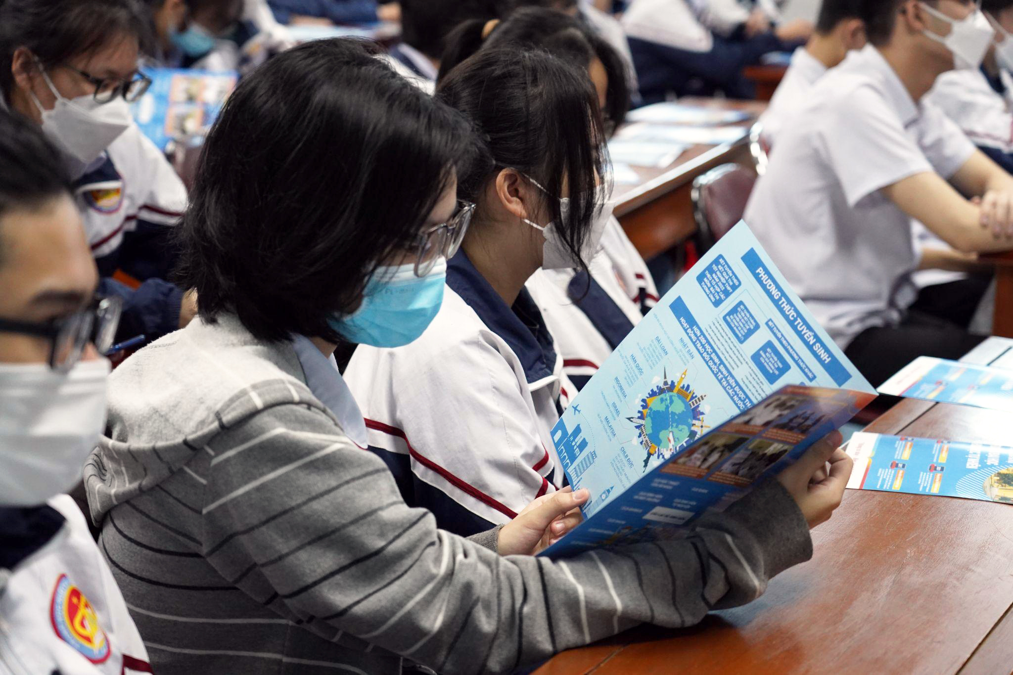 Trường ĐHKHTN đồng hành cùng học sinh THPT Chuyên Biên Hòa, Hà Nam khám phá các phương thức tuyển sinh đại học năm 2022