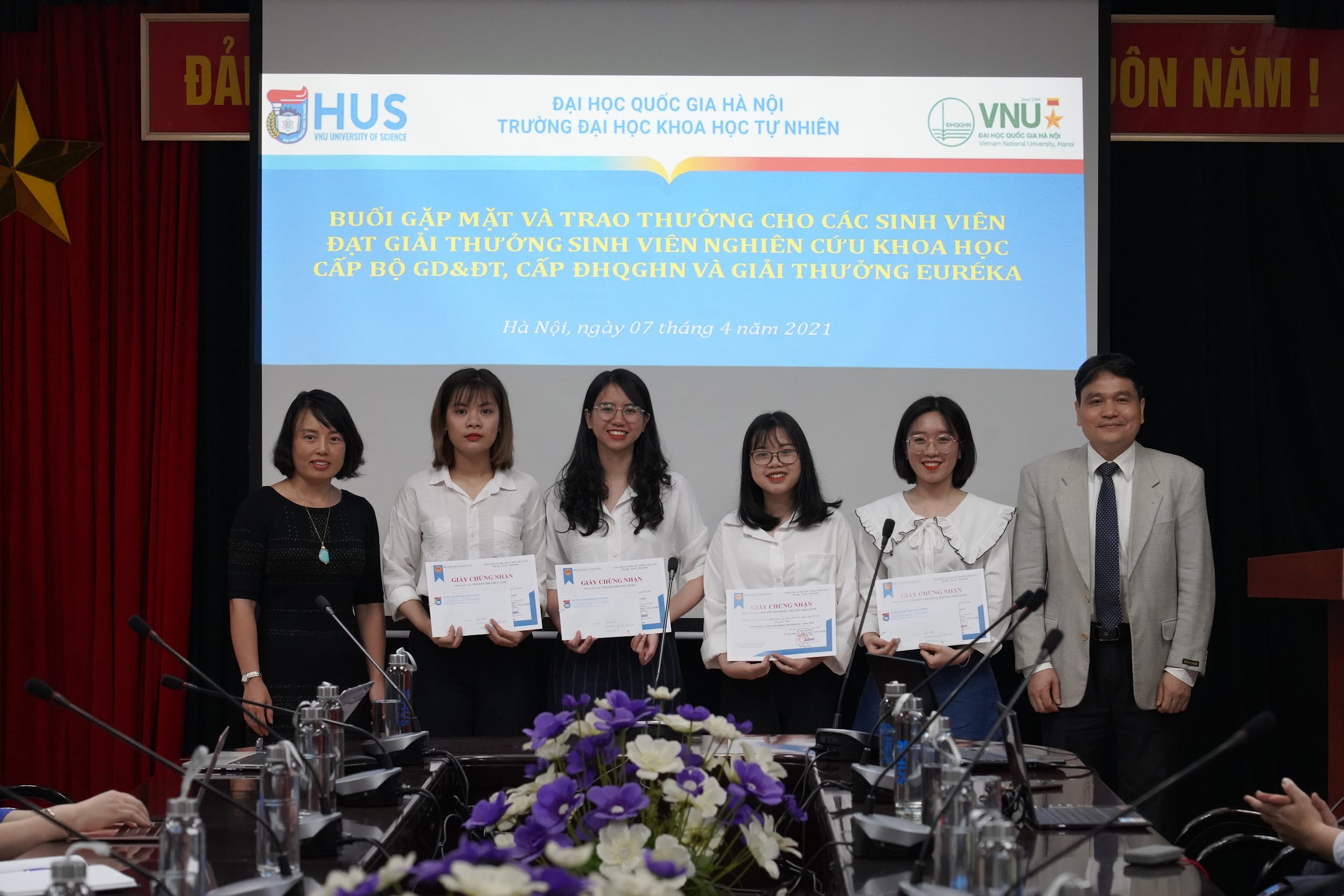 Gặp mặt và vinh danh các bạn sinh viên có thành tích nghiên cứu khoa học xuất sắc tại cuộc thi các cấp năm học 2019 - 2020