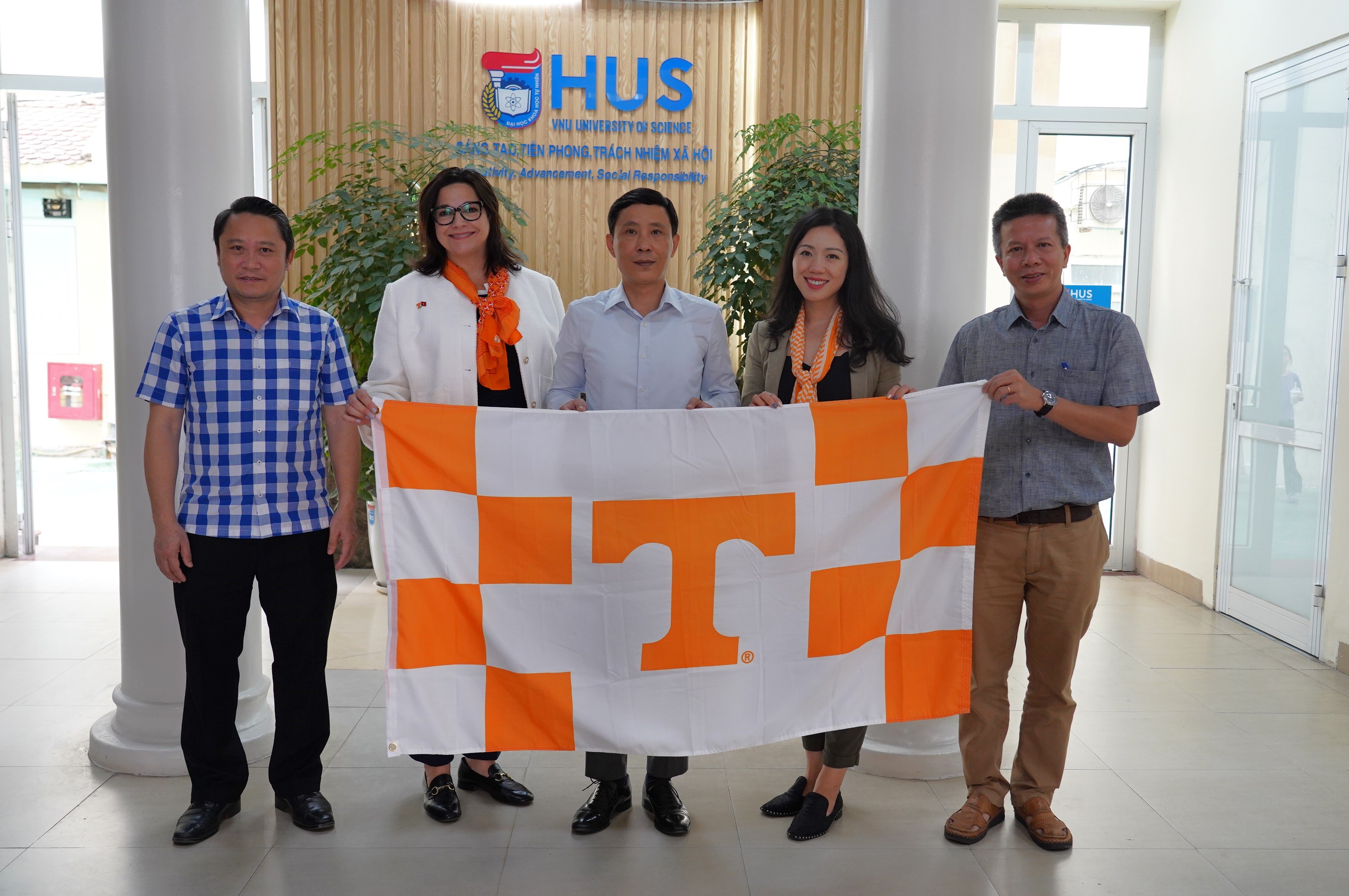 Xây dựng quan hệ hợp tác giữa Trường Đại học Khoa học Tự nhiên với Trường Đại học Tennessee, Knoxville, Hoa Kỳ