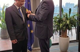 GS.TSKH. Vũ Hoàng Linh được Nhà nước Hungary trao tặng Huân chương Chữ thập Công chức Hungary