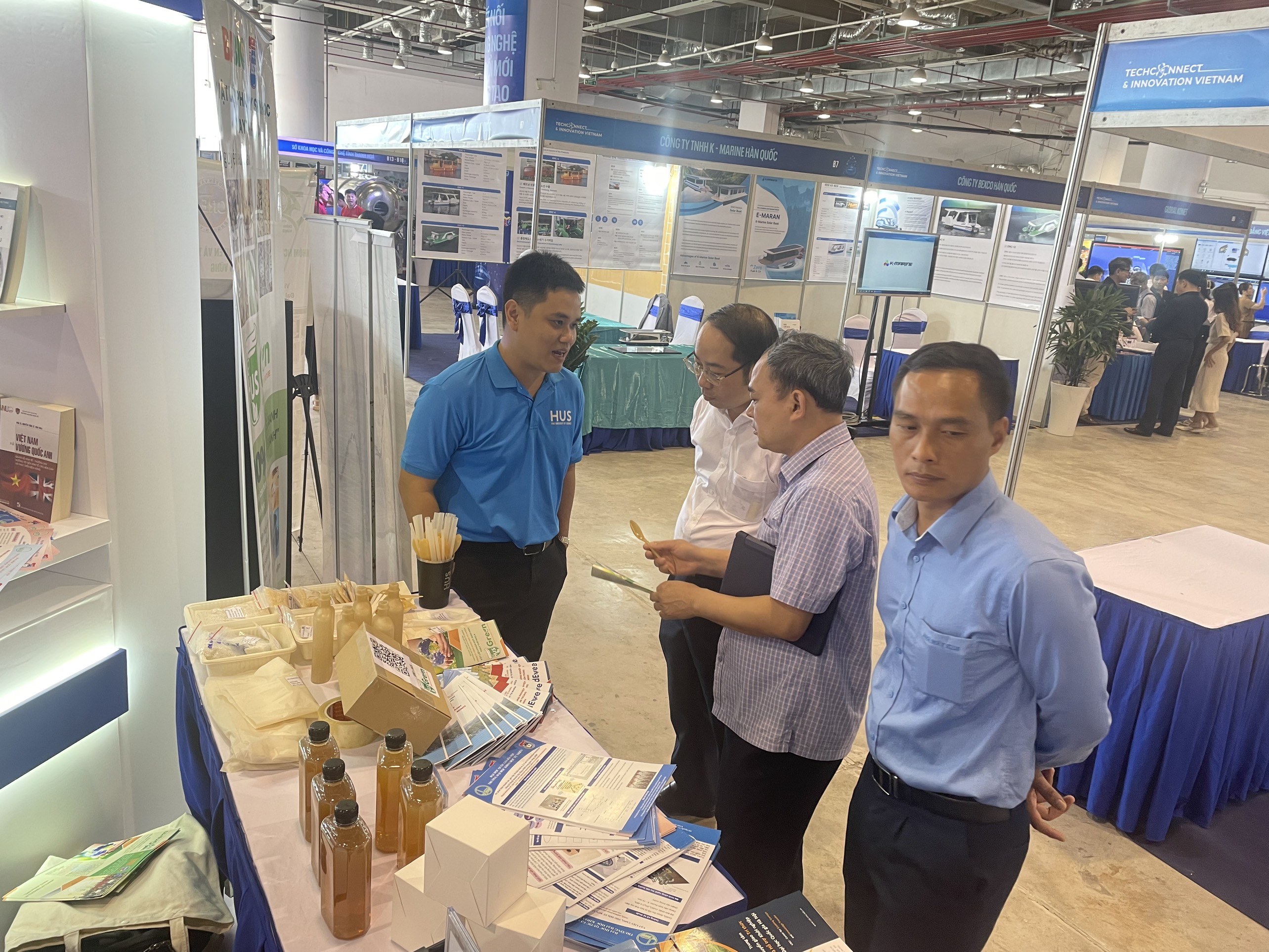 Trường Đại học Khoa học Tự nhiên tham gia trưng bày 15 sản phẩm khoa học và công nghệ tại Triển lãm Kết nối công nghệ và Đổi mới sáng tạo Việt Nam 2023