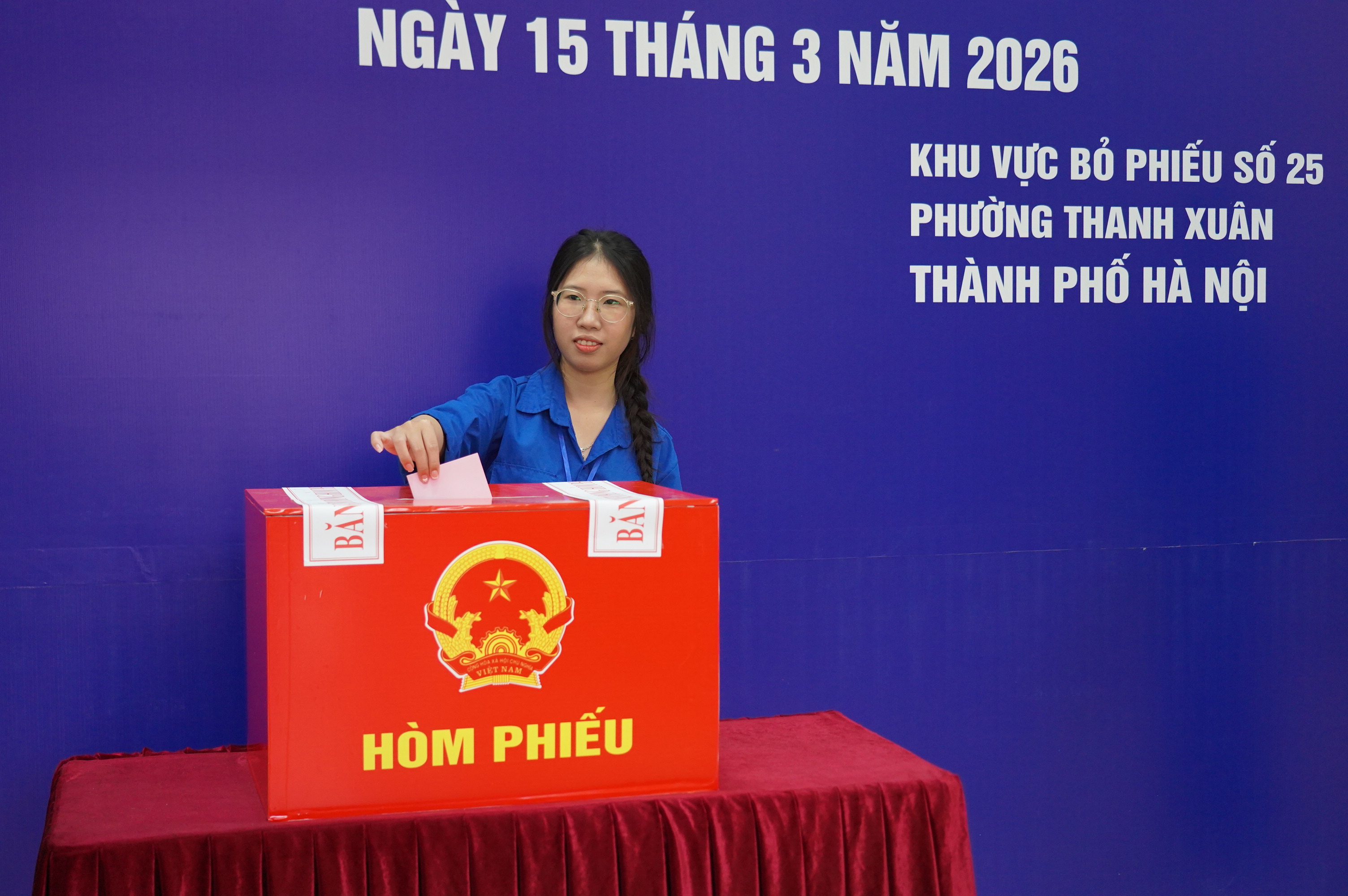 Sinh viên Trường Đại học Khoa học Tự nhiên nghiêm túc, phấn khởi thực hiện nghĩa vụ trong ngày bầu cử đại biểu Quốc hội khoá XVI và đại biểu Hội đồng nhân dân các cấp nhiệm kỳ 2026 – 2031.