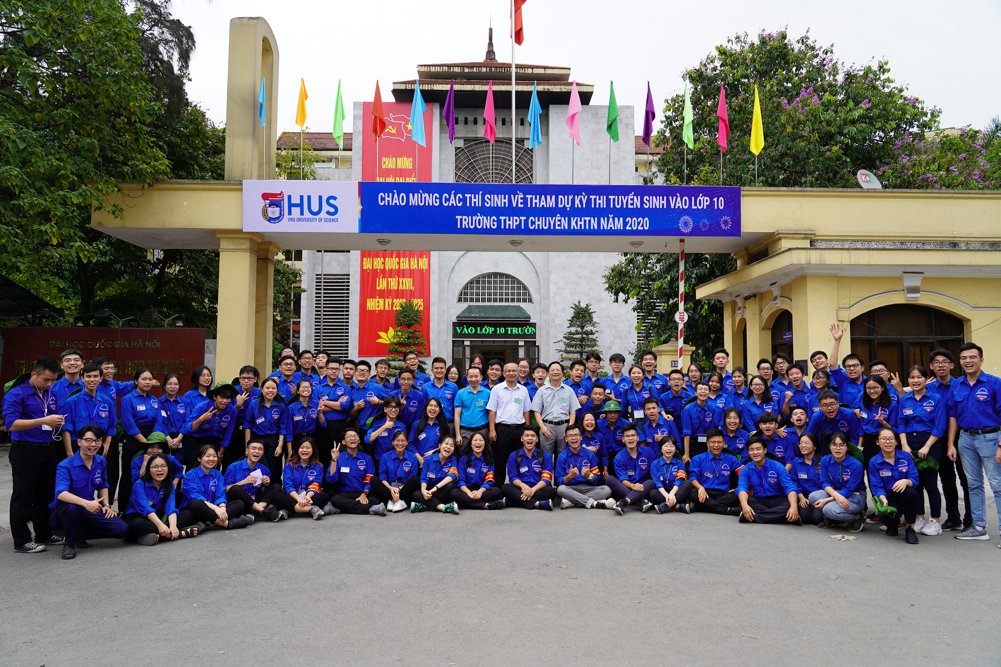 Sắc xanh tình nguyện tiếp sức mùa thi Trường THPT Chuyên KHTN lan tỏa giá trị cộng đồng