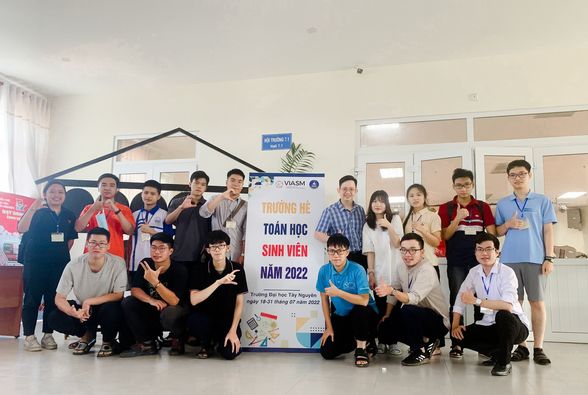 Sinh viên Khoa Toán - Cơ - Tin học, Trường Đại học Khoa học Tự nhiên tham gia Trường hè Toán học Sinh viên năm 2022 