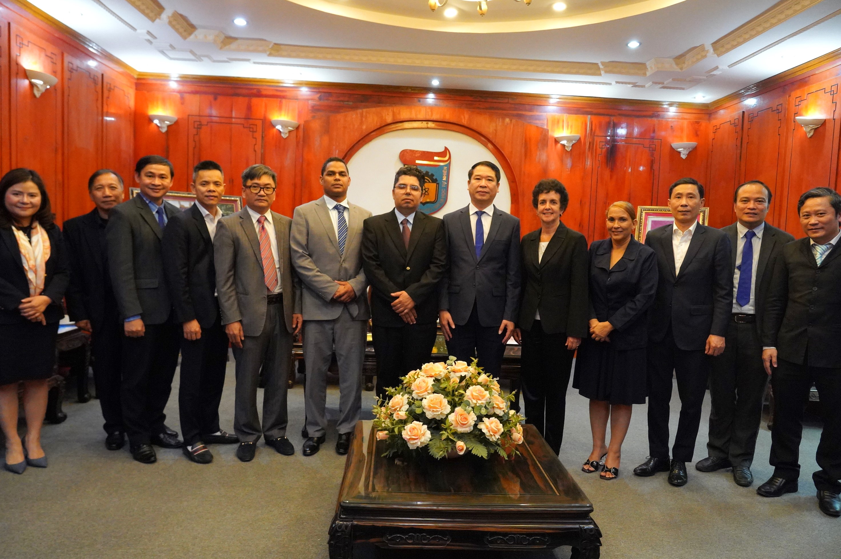 Tiếp Thứ trưởng Bộ Nông nghiệp Cuba, thúc đẩy hợp tác khoa học – công nghệ giữa Trường Đại học Khoa học Tự nhiên, ĐHQGHN với Tập đoàn Labiofam (Cuba) và Tập đoàn INVET (Việt Nam)