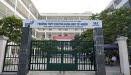 Không khí nhập học vào lớp 10 THPT Chuyên Khoa học Tự nhiên năm 2020