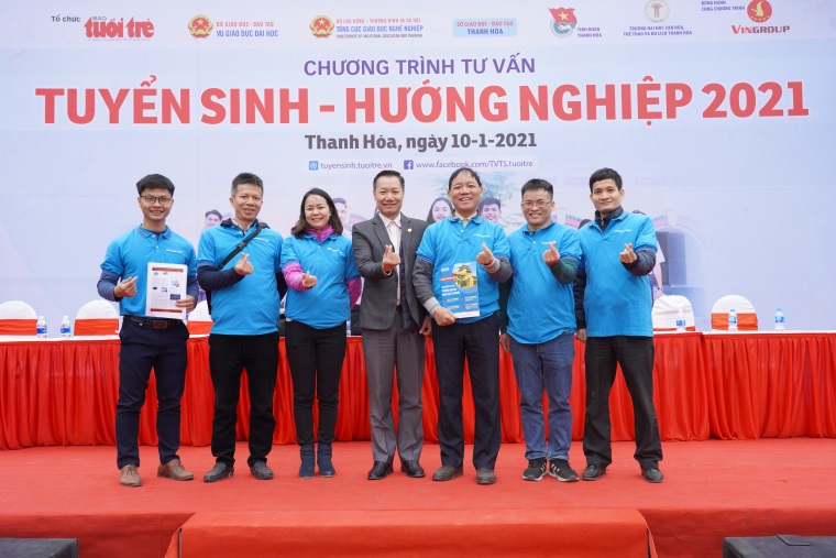 Nhiều học sinh quan tâm tới các ngành đào tạo của Trường Đại học Khoa học Tự nhiên
