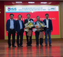 Đảng bộ Trường ĐHKHTN tổ chức Lễ trao tặng huy hiệu 45 năm, 40 năm, 30 năm tuổi Đảng cho Đảng viên 