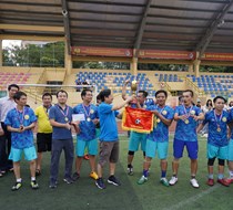 Chung cuộc Giải Bóng đá nam cán bộ Trường Đại học Khoa học Tự nhiên năm 2022: Đội bóng khoa Hóa học vô địch sau 11 năm chờ đợi