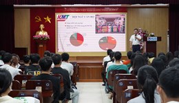 Tân sinh viên K68 ổn định tổ chức lớp, chuẩn bị bước vào năm học mới 