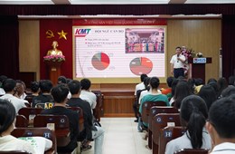 Tân sinh viên K68 ổn định tổ chức lớp, chuẩn bị bước vào năm học mới 