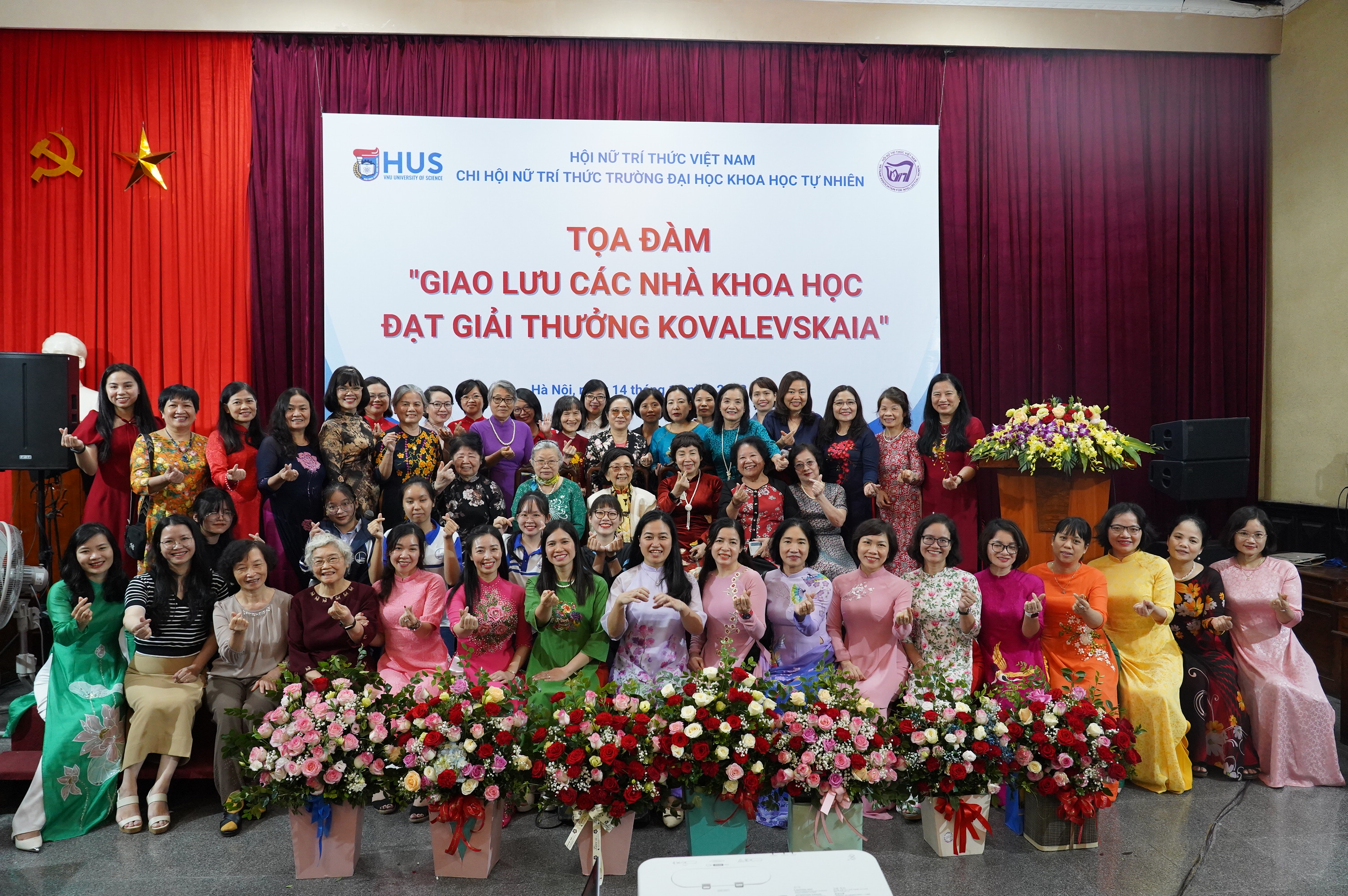 Toạ đàm giao lưu các nhà khoa học đạt giải thưởng Kovalevskaia