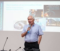GS. Sir David Neil Payne, nhà phát minh hàng đầu thế giới về quang học và quang học điện tử, cùng những luận bàn về khởi nghiệp cho các nhà khoa học
