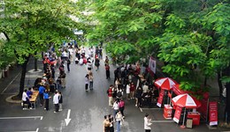 Tân sinh viên K69 Trường Đại học Khoa học Tự nhiên hào hứng trong ngày nhập học