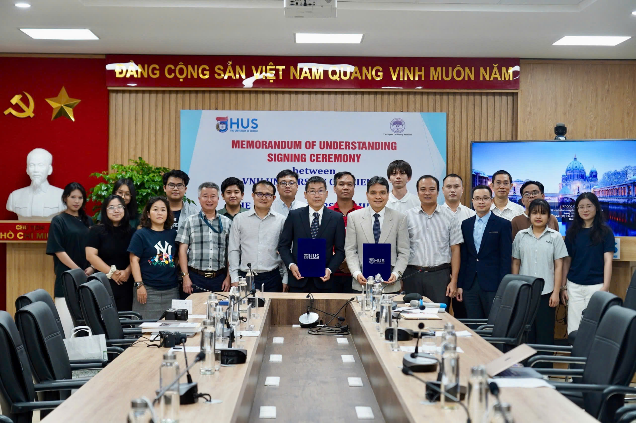 Lễ ký kết Bản ghi nhớ hợp tác giữa Trường Đại học Khoa học Tự nhiên, ĐHQGHN và Bảo tàng Đại học Kyoto