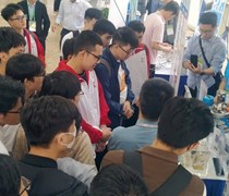 Trường Đại học Khoa học Tự nhiên tham gia Triển lãm ngành công nghiệp bán dẫn Việt Nam tại Hòa Lạc