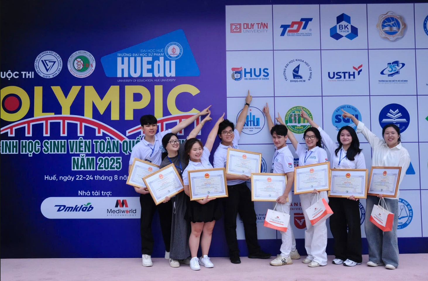 Sinh viên Trường Đại học Khoa học Tự nhiên đạt nhiều thành tích cao tại Olympic Sinh học sinh viên 2025