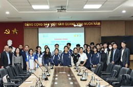 Trường Đại học Khoa học Tự nhiên gặp mặt, động viên sinh viên chịu ảnh hưởng bởi lũ lụt năm 2025