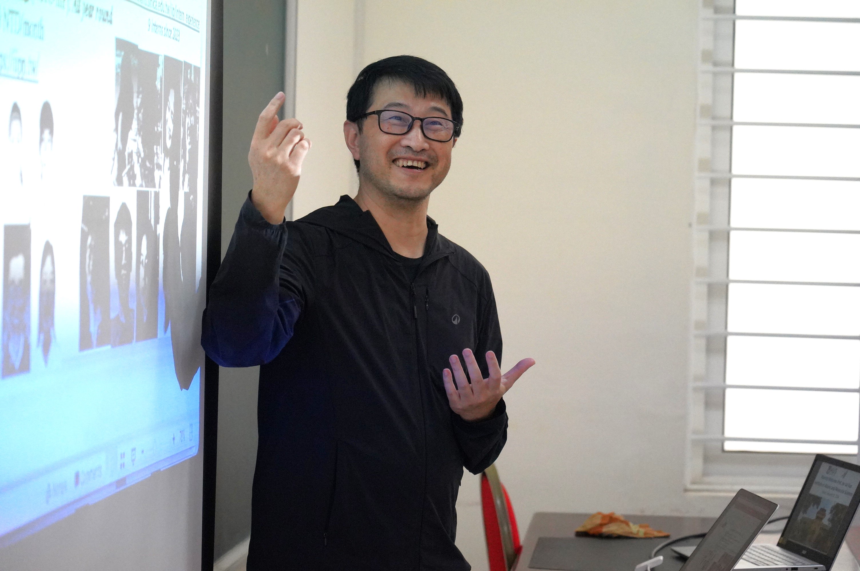 Bài giảng đại chúng: “Khám phá cấu trúc phức tạp của các phân tử sinh học với sự hỗ trợ của học sâu và mạng nơ-ron”