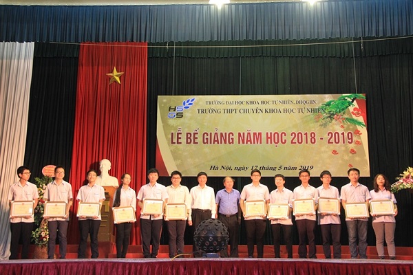 Trường THPT Chuyên KHTN: Khát vọng chinh phục những đỉnh cao trí tuệ