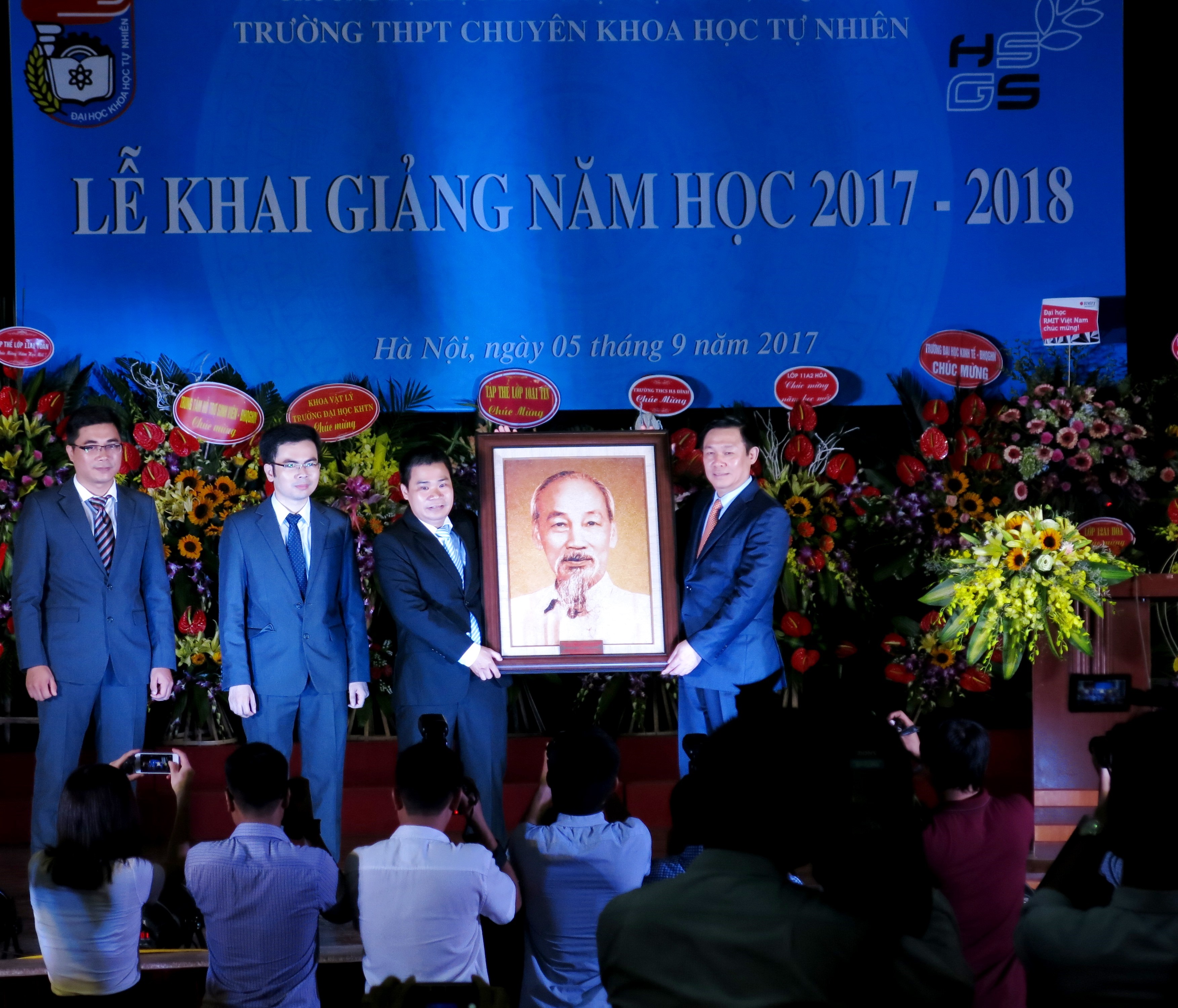 Chào mừng Ngày Phụ nữ Việt Nam 20/10 và Ngày Nhà giáo Việt Nam 20/11