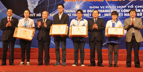 Học sinh Trường THPT Chuyên Khoa học Tự nhiên đạt giải Nhất tại cuộc thi Khoa học Kĩ thuật cấp quốc gia năm 2016