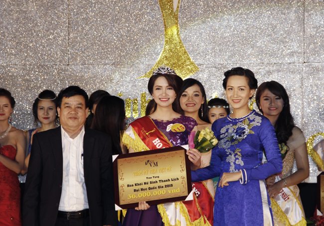 Nữ sinh trường Đại học Khoa học Tự nhiên giành vương miện “Đại sứ VNU 2015”
