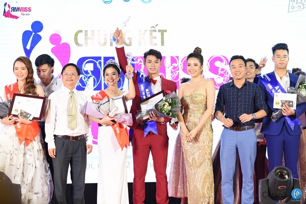 Nữ sinh Địa lý và nam sinh Vật lý đăng quang Hoa khôi và Nam vương Trường Đại học Khoa học Tự nhiên năm 2019