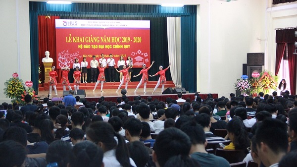 Trường Đại học Khoa học Tự nhiên: Trường đổi mới đào tạo, sinh viên nỗ lực tự học và nghiên cứu khoa học