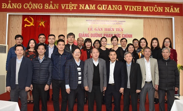 Giảng đường Phan Đức Chính - niềm tự hào của thầy, trò Trường THPT Chuyên Khoa học Tự nhiên