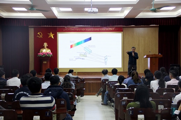 Giáo sư Đàm Thanh Sơn tham dự Bài giảng đại chúng giới thiệu giải Nobel Vật lý 2019 dành cho sinh viên Trường ĐHKHTN