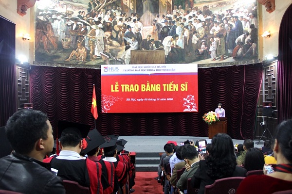 Trường Đai học Khoa học Tự nhiên trao bằng Tiến sĩ cho 52 nghiên cứu sinh
