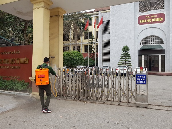 Những “chiến binh thầm lặng” góp phần đảm bảo an toàn trường học trong mùa dịch Covid-19