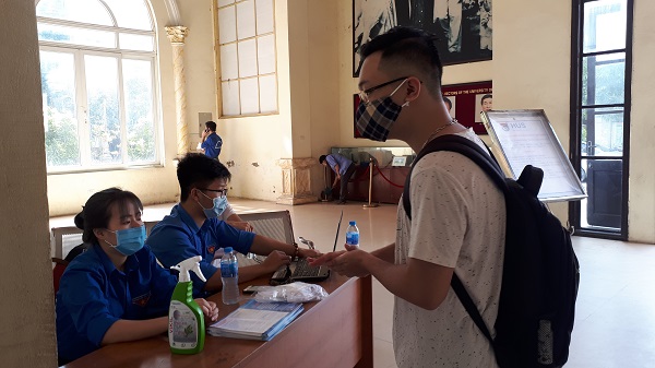 Hoạt động dạy và học của trường Đại học Khoa học Tự nhiên trong ngày đầu trở lại trường vì nghỉ dịch Covid-19