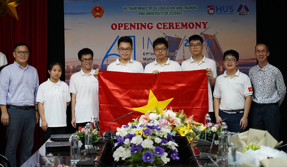 Học sinh Trường THPT Chuyên KHTN giành 2 Huy chương Vàng tại Olympic Toán quốc tế 2020