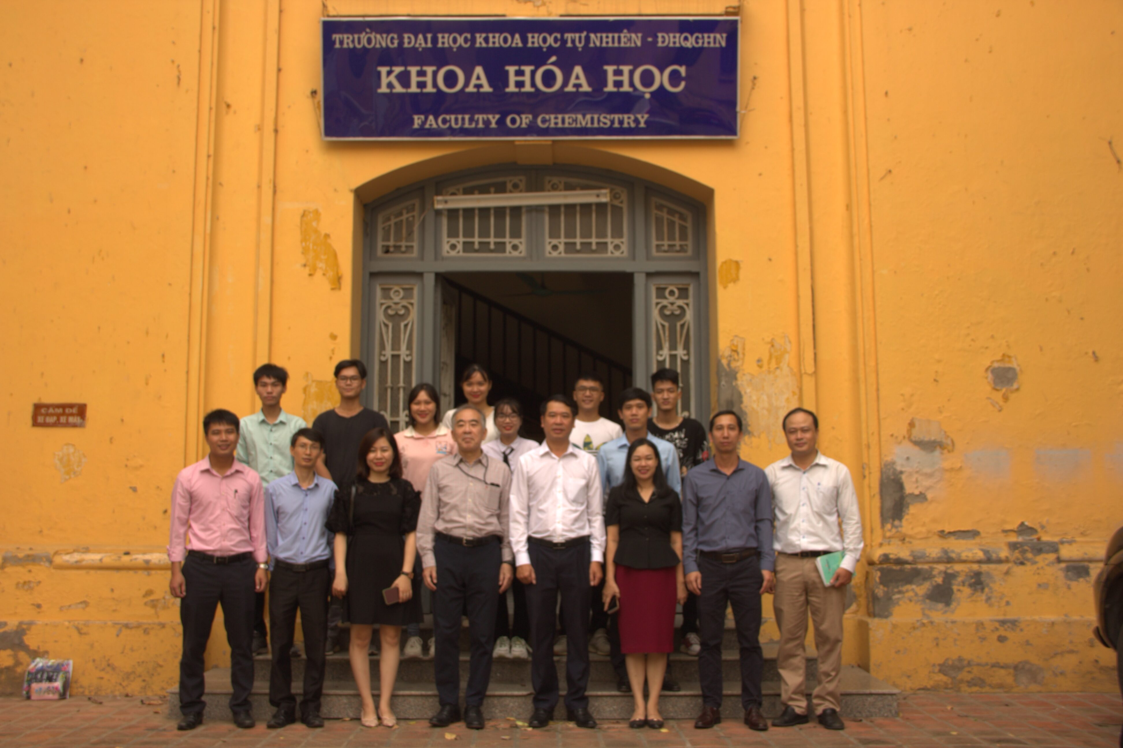 Đại diện lãnh đạo Công ty Sơn Nippon Việt Nam tới tham quan và trao đổi thúc đẩy hợp tác cùng Khoa Hóa học, Trường Đại học Khoa học Tự nhiên