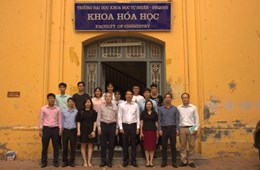 Đại diện lãnh đạo Công ty Sơn Nippon Việt Nam tới tham quan và trao đổi thúc đẩy hợp tác cùng Khoa Hóa học, Trường Đại học Khoa học Tự nhiên