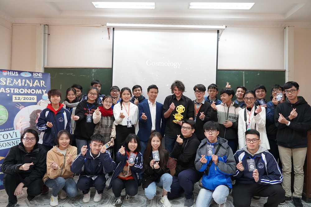 Khám phá Vật lý Thiên văn cùng chàng sinh viên Harvard tài năng