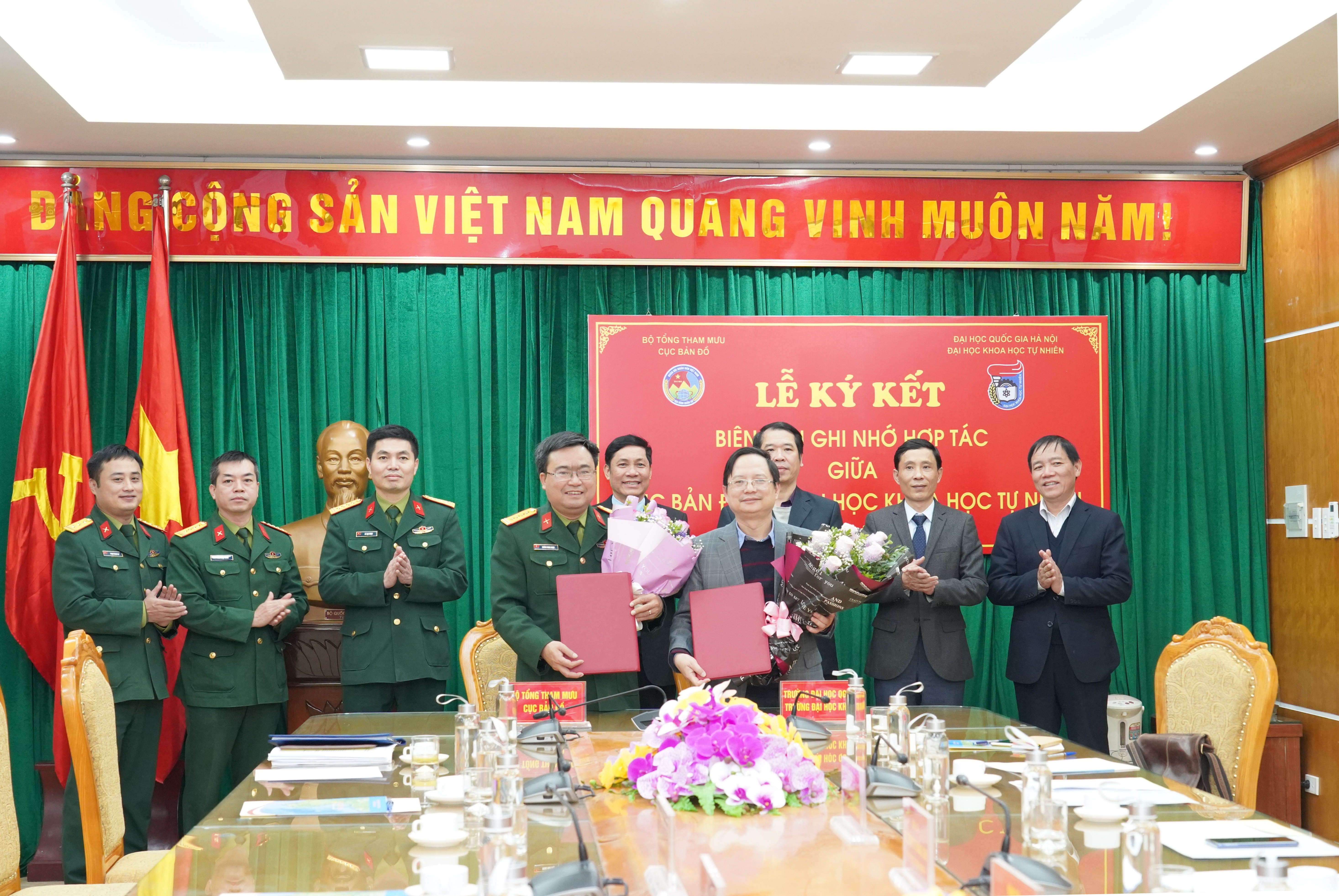 Trường ĐHKHTN ký kết biên bản ghi nhớ hợp tác với Cục Bản đồ