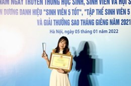Nữ sinh Đại học Khoa học tự nhiên chinh phục danh hiệu “Sinh viên 5 tốt”