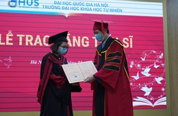 Trường Đại học Khoa học Tự nhiên trao bằng cho các tân Tiến sĩ tốt nghiệp năm 2021