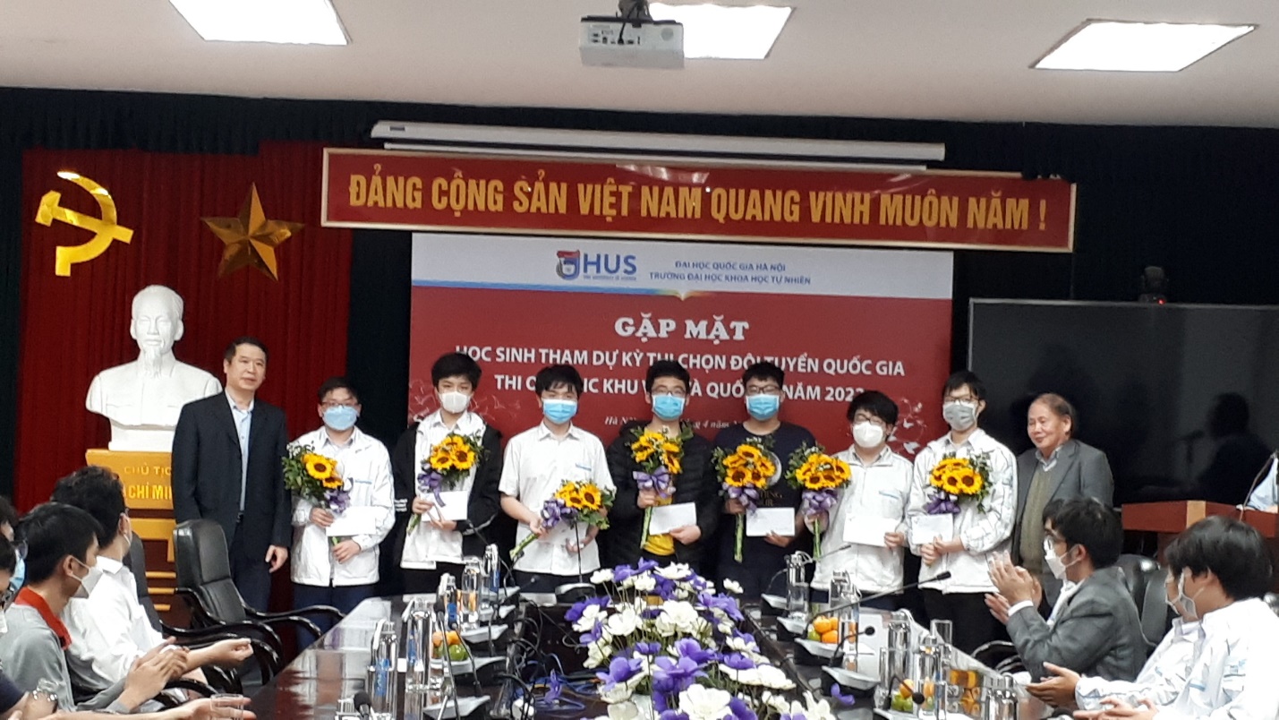 Gặp mặt học sinh tham dự kỳ thi chọn đội tuyển quốc gia thi Olympic khu vực và quốc tế năm 2022