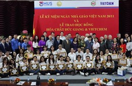 Rộn ràng không khí lễ tri ân 20/11 và trao học bổng Hóa chất Đức Giang và học bổng Vietchem tại Khoa Hóa học, Trường ĐHKHTN