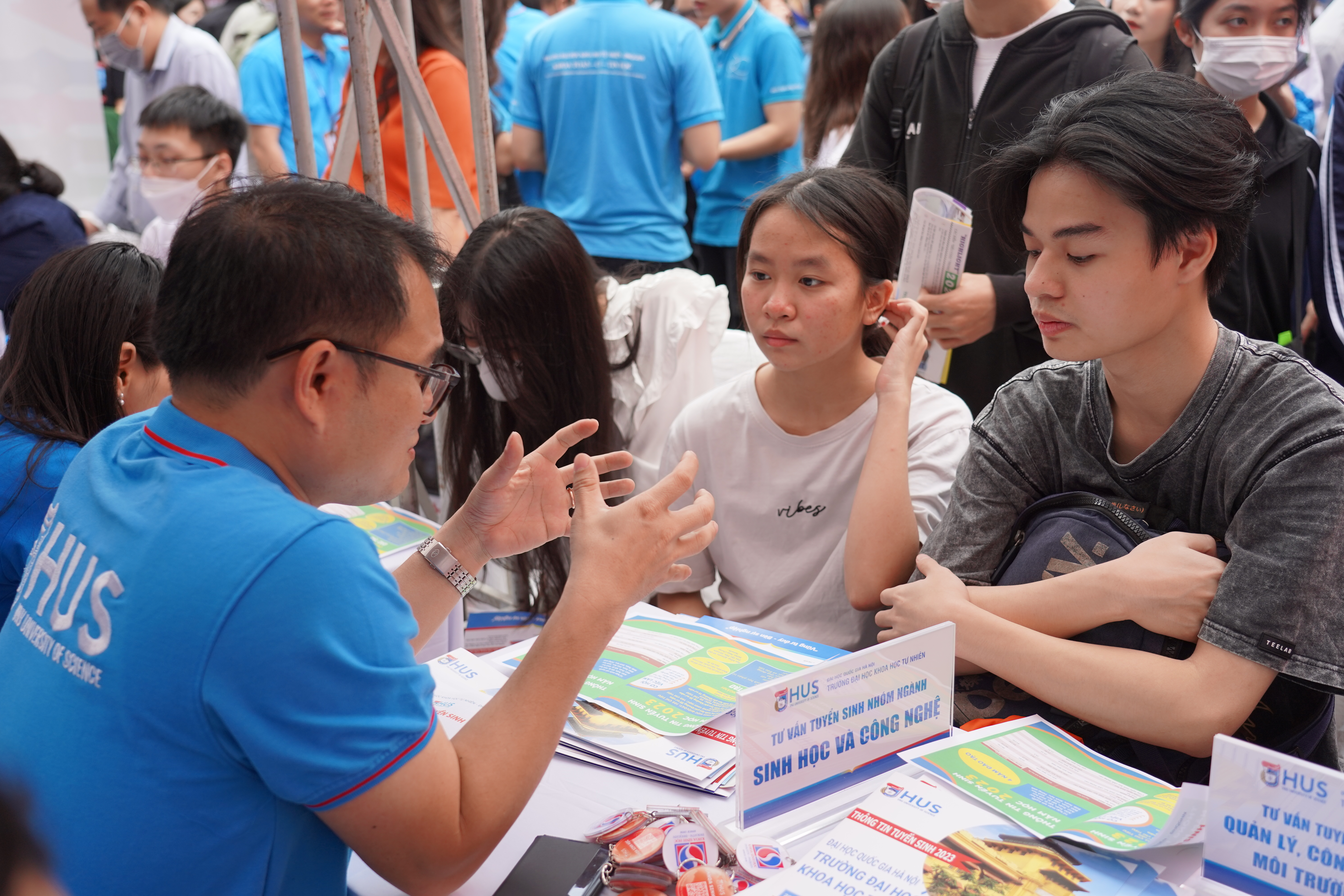 Ngày hội Tư vấn tuyển sinh – Hướng nghiệp 2023 tại Hà Nội: Nhiều ngành học của Trường Đại học Khoa học Tự nhiên được học sinh đặc biệt quan tâm