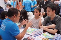 Ngày hội Tư vấn tuyển sinh – Hướng nghiệp 2023 tại Hà Nội: Nhiều ngành học của Trường Đại học Khoa học Tự nhiên được học sinh đặc biệt quan tâm