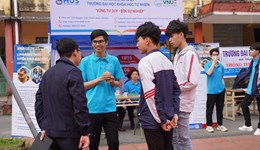Trường Đại học Khoa học Tự nhiên đồng hành cùng thầy và trò Trường THPT Nguyễn Trãi, Thái Bình trong hoạt động tư vấn hướng nghiệp và tuyển sinh