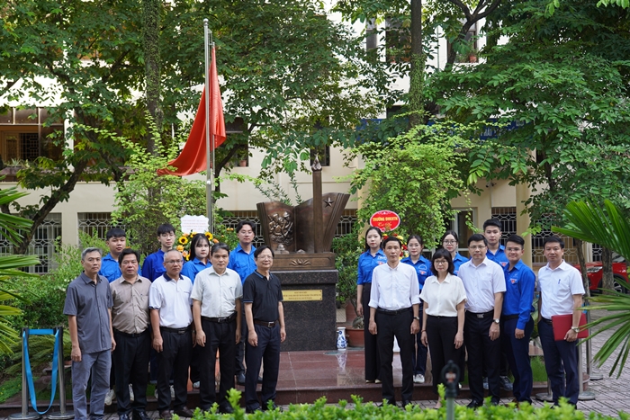 Lễ dâng hoa nhân dịp kỷ niệm 76 năm ngày Thương binh Liệt sĩ 27/7