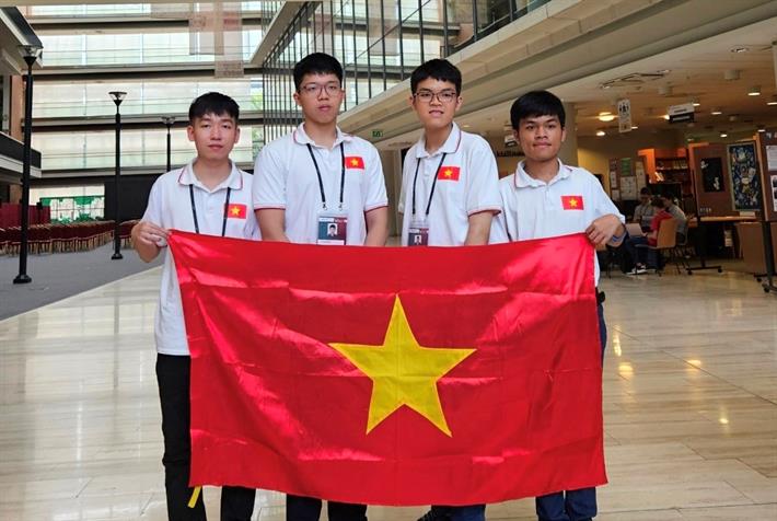 Học sinh Trường THPT Chuyên Khoa học Tự nhiên giành 3 Huy chương Vàng, Bạc và Đồng Olympic Tin học quốc tế 2023