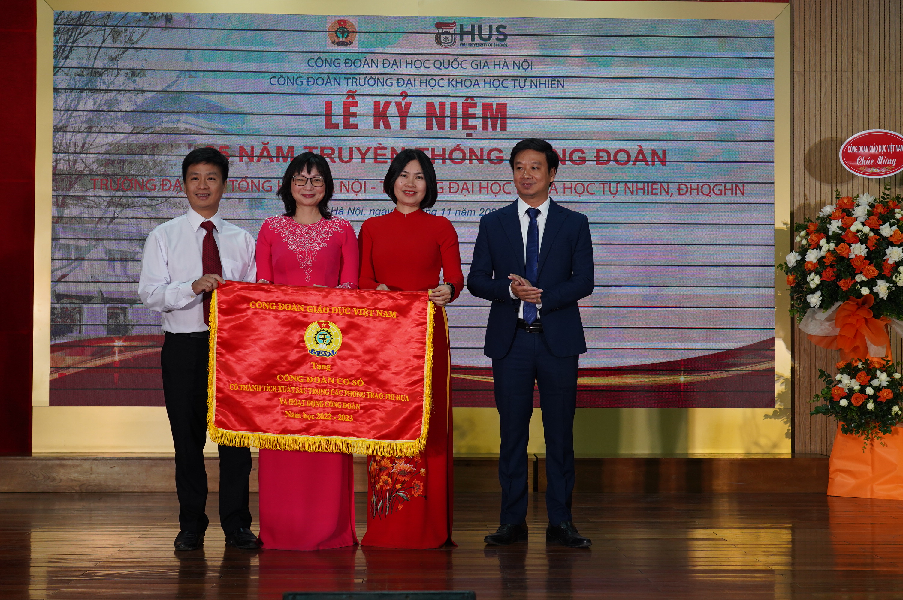 Công đoàn Trường ĐHKHTN không ngừng phấn đấu trên hành trình xây dựng và phát triển của Nhà trường